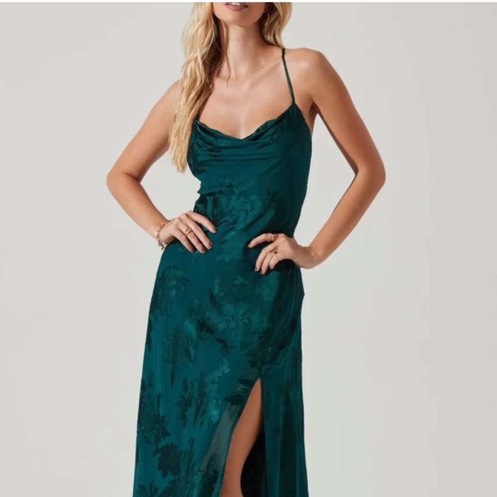 Astr Emerald Green Midi Dress